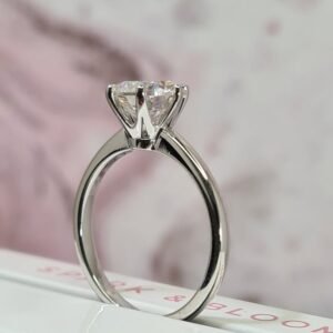 خاتم بفص كريستال